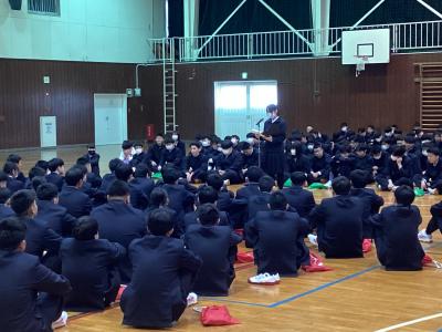 生徒会長による２・３年生代表挨拶